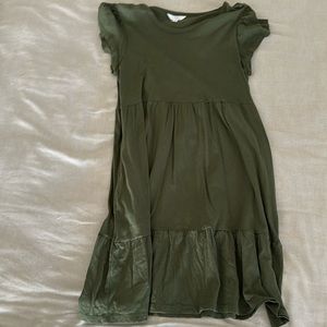 Olive tiered scoop neck short sleeve dress with pockets sz s